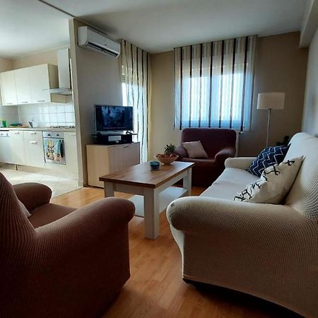 Apartman Ana Pula - Calm, Free Parking, Close To Center Bagian luar foto