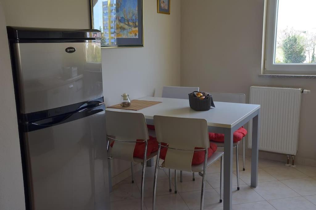 Apartman Ana Pula - Calm, Free Parking, Close To Center Bagian luar foto