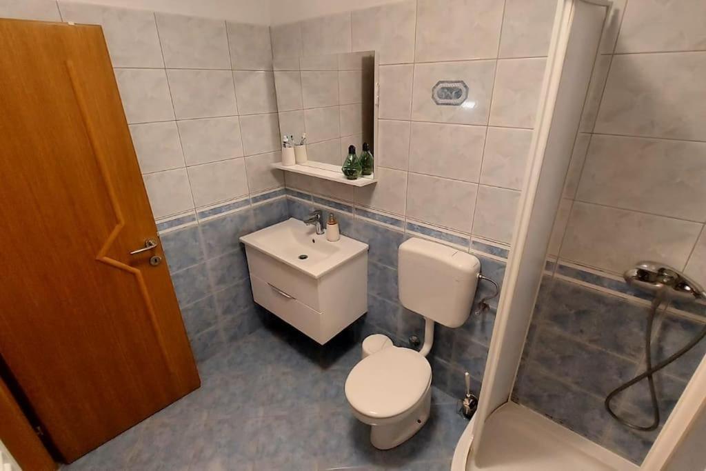 Apartman Ana Pula - Calm, Free Parking, Close To Center Bagian luar foto